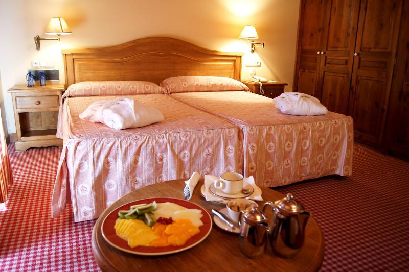 Hotel Chalet Bassibe Baqueira Beret Dış mekan fotoğraf