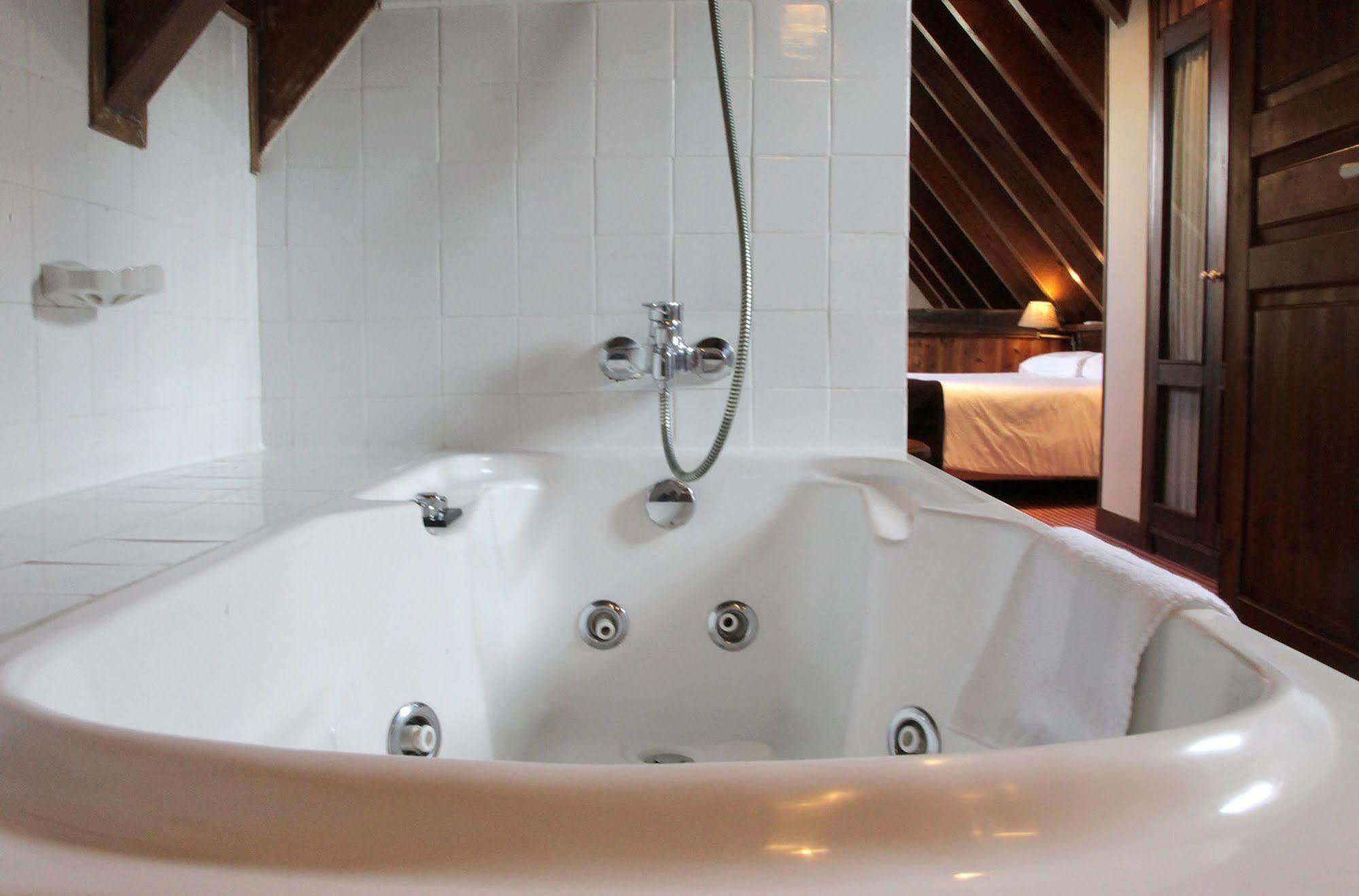 Hotel Chalet Bassibe Baqueira Beret Dış mekan fotoğraf